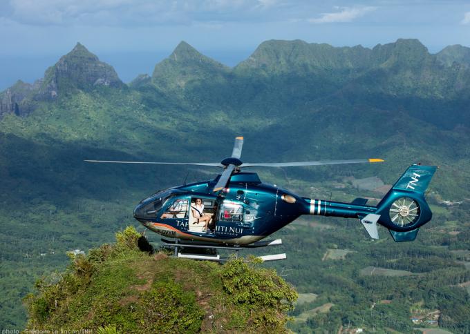 Widokowy lot helikopterem nad wyspą Tahiti